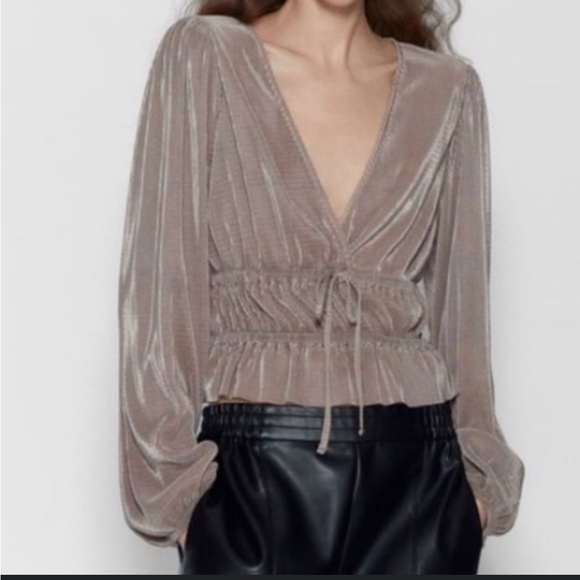 Zara going out top with balloon sleeves - Picture 1 of 3